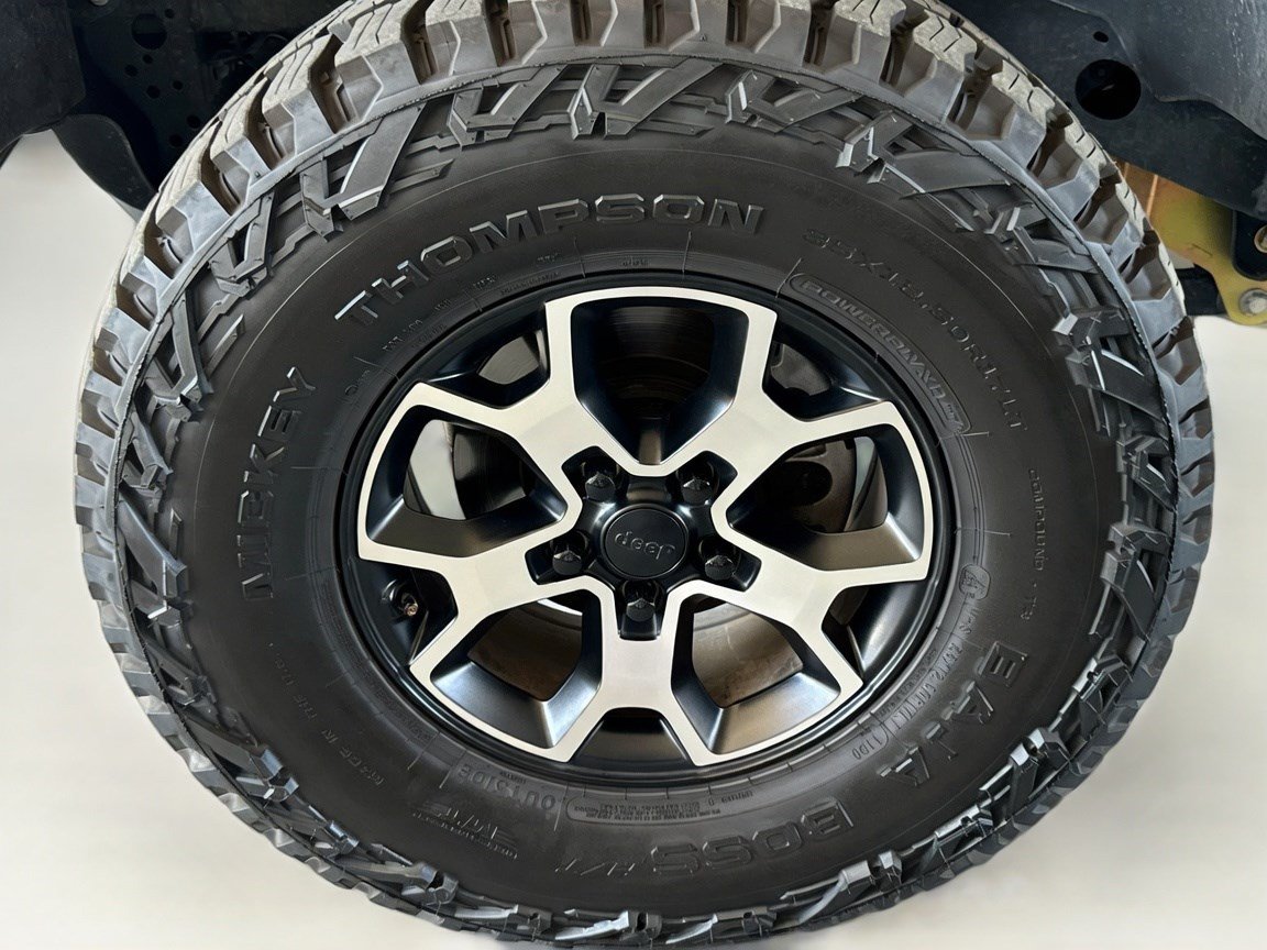 Used 2025 Jeep Gladiator Sport AWD/4WD image 18