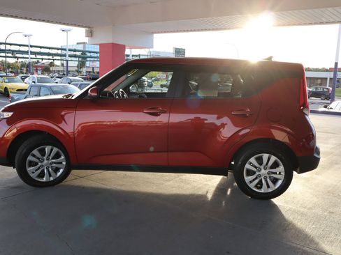 Used 2021 Kia Soul LX image 10