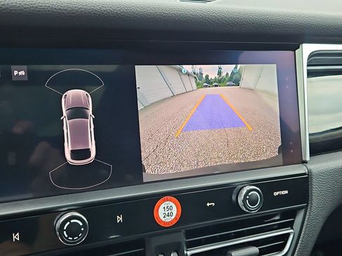 Certified 2023 Porsche Macan AWD/4WD image 17