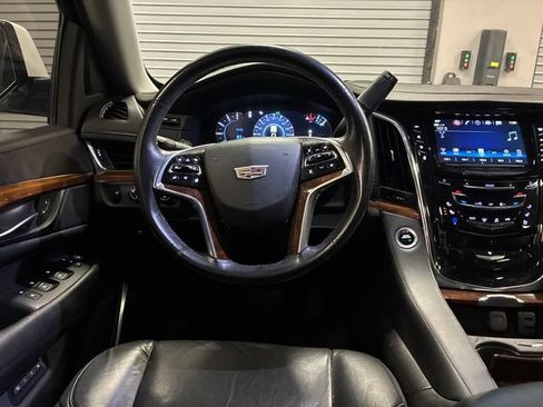 Used 2017 Cadillac Escalade Premium Luxury AWD/4WD image 13