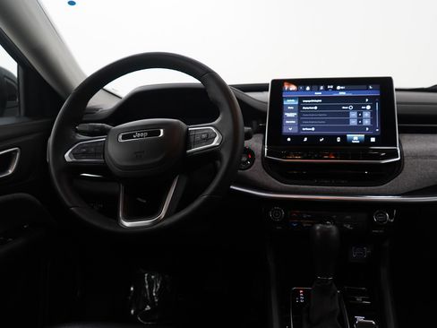 Used 2022 Jeep Compass Latitude image 12