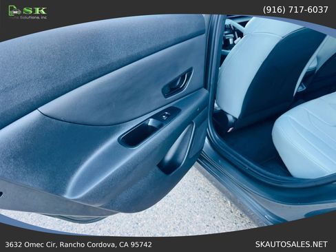 Used 2024 Hyundai Elantra Limited FWD image 29