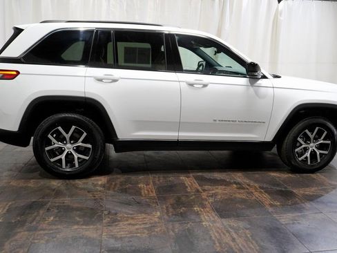 Used 2025 Jeep Grand Cherokee Limited image 3