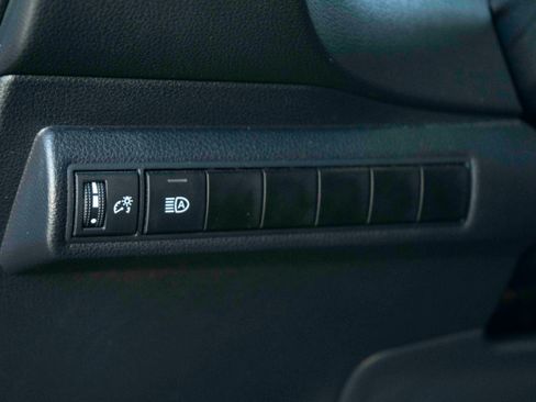 Used 2023 Toyota Corolla SE w/ SE Premium Package FWD image 38