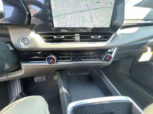 New 2026 Chevrolet Equinox LT w/ Convenience Package II FWD image 20