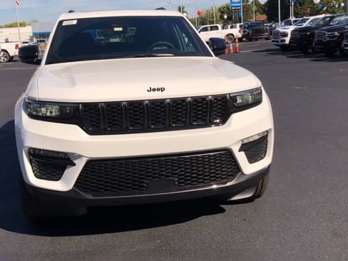New 2025 Jeep Grand Cherokee Limited w/ Black Appearance Package image 3