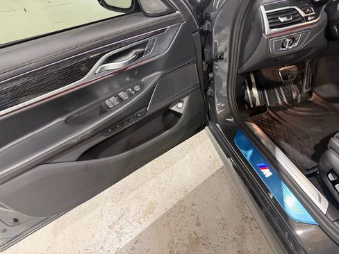 Used 2022 BMW 750i xDrive 750i xDrive w/ Luxury Rear Seating Package image 11