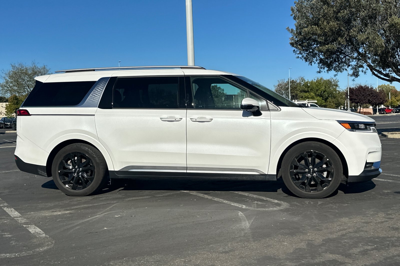 Used 2024 Kia Carnival SX Prestige FWD image 3