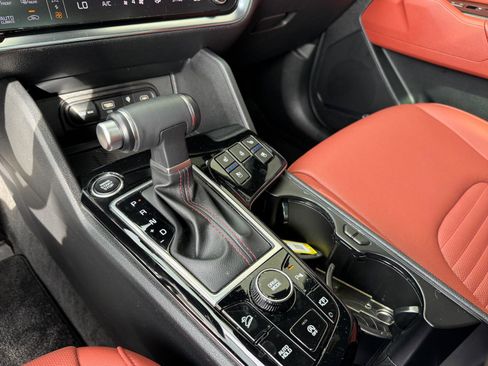 Used 2024 Kia Sportage SX image 20