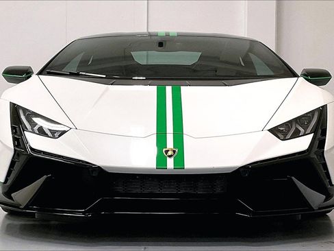 Used 2023 Lamborghini Huracan Tecnica image 2