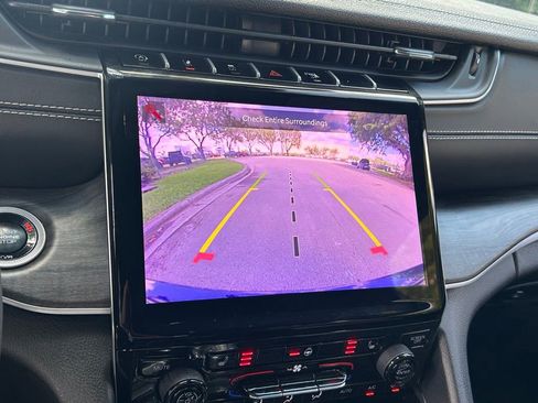 Certified 2024 Jeep Grand Cherokee Limited w/ Black Appearance Package image 24