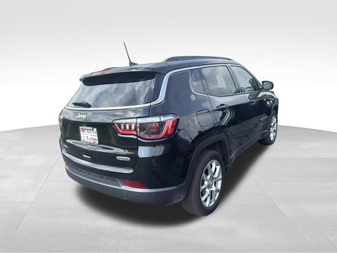 Used 2023 Jeep Compass Latitude AWD/4WD image 4