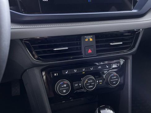 Used 2024 Volkswagen Taos SE image 19