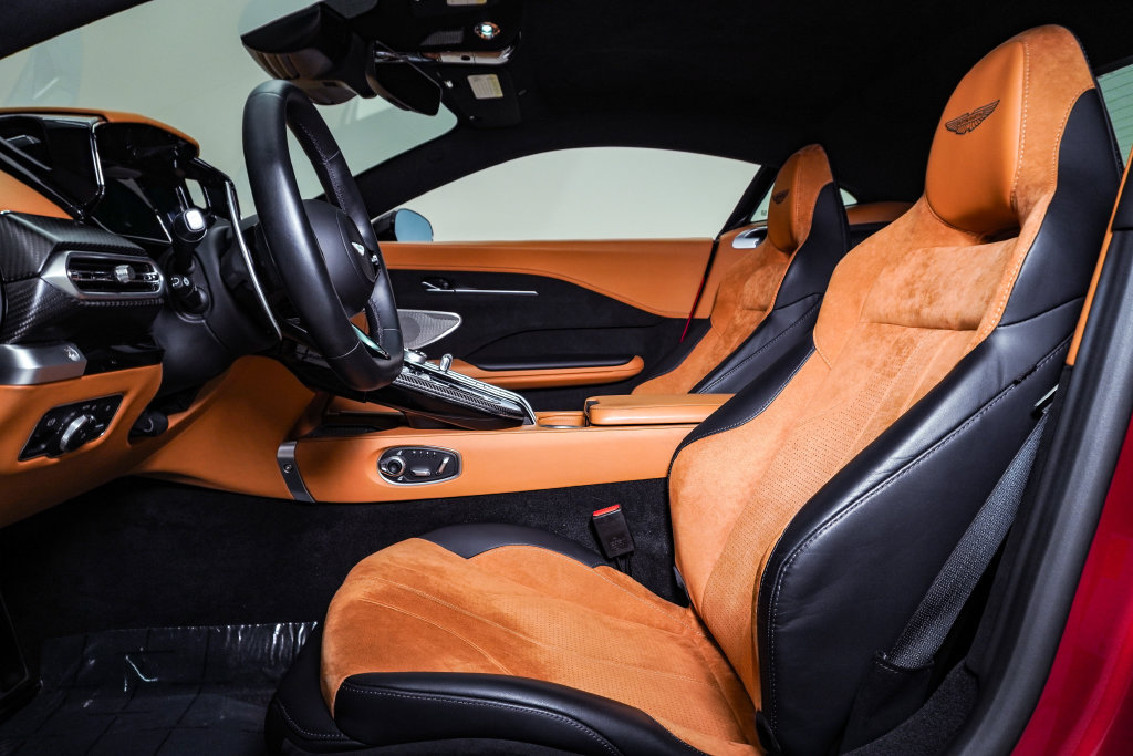 Used 2025 Aston Martin V8 Vantage Coupe RWD image 20