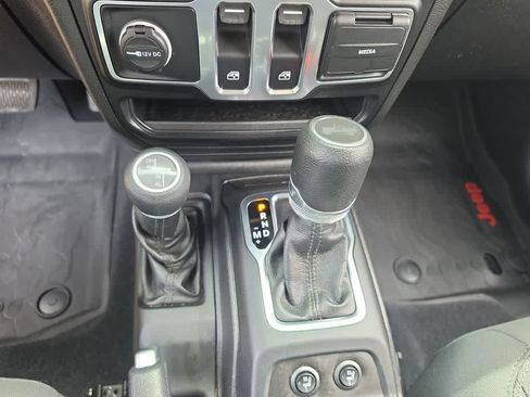 Used 2020 Jeep Wrangler Sport AWD/4WD image 19