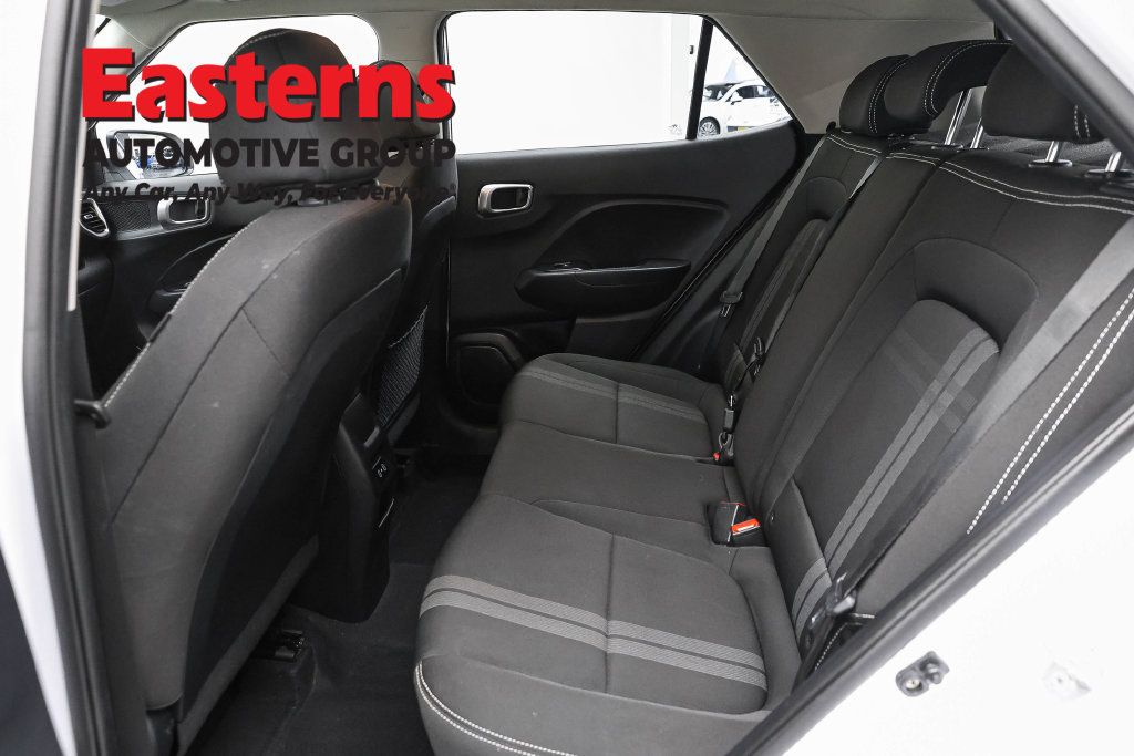 Used 2025 Hyundai Venue SEL FWD image 23