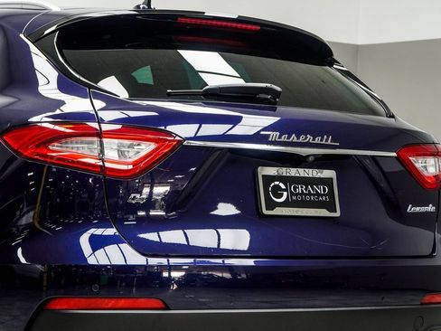 Used 2018 Maserati Levante image 13