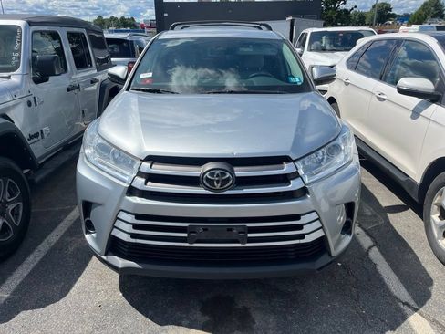 Used 2019 Toyota Highlander LE AWD/4WD image 1