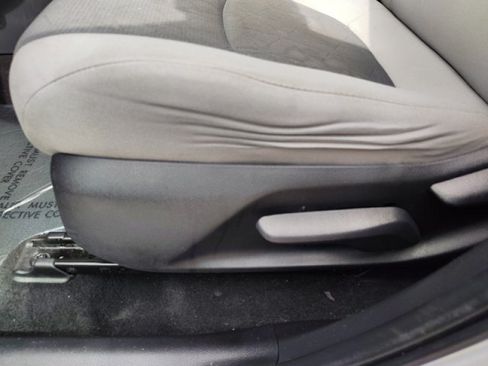 Used 2019 Toyota RAV4 XLE AWD/4WD image 11