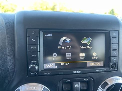 Used 2015 Jeep Wrangler Unlimited Rubicon w/ Connectivity Group AWD/4WD image 20