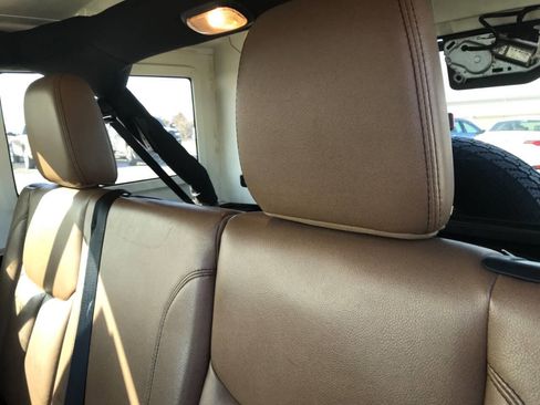 Used 2013 Jeep Wrangler Unlimited Sahara image 19