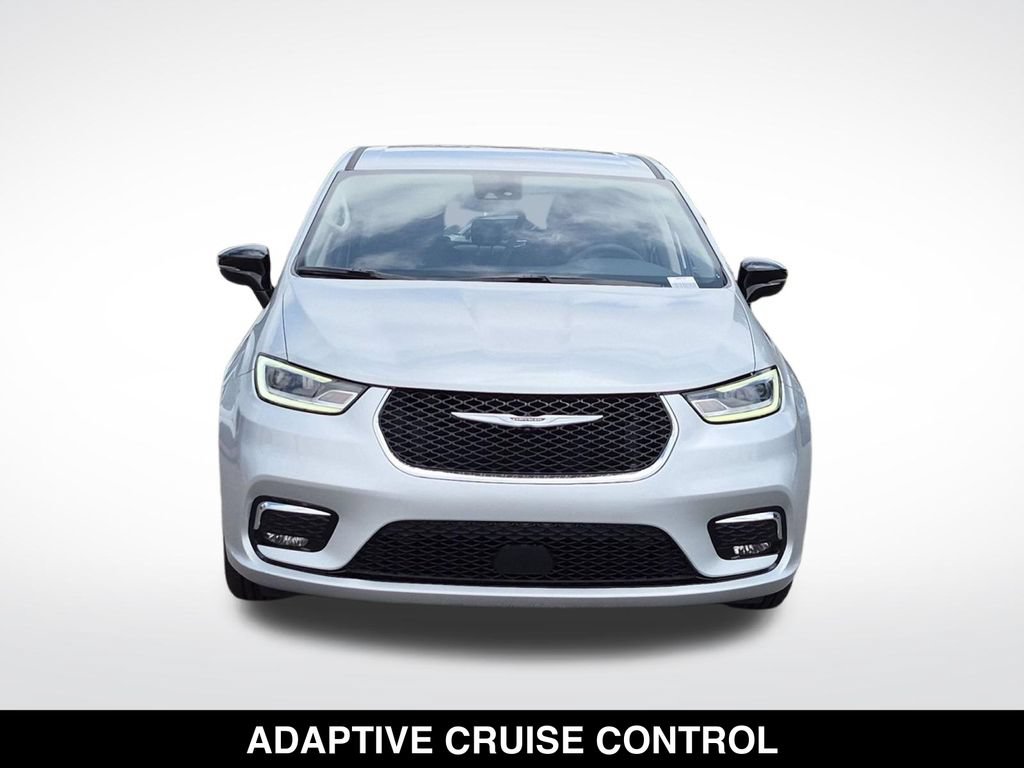 Used 2024 Chrysler Pacifica Limited FWD image 4