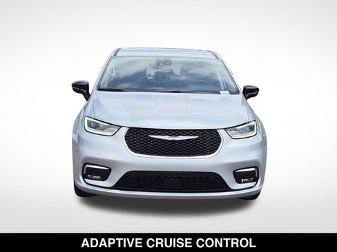 Used 2024 Chrysler Pacifica Limited FWD image 4