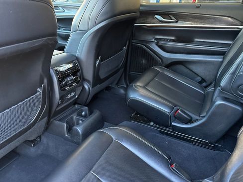 Used 2024 Jeep Grand Cherokee L Limited w/ Luxury Tech Group II image 9