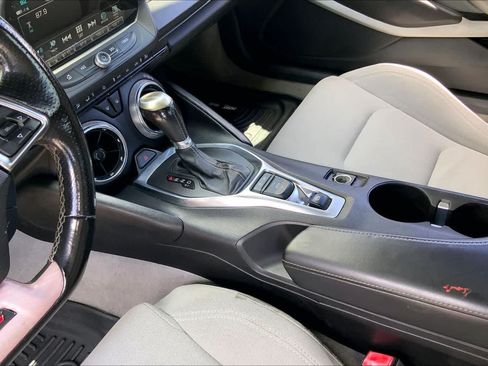Used 2018 Chevrolet Camaro SS RWD image 15