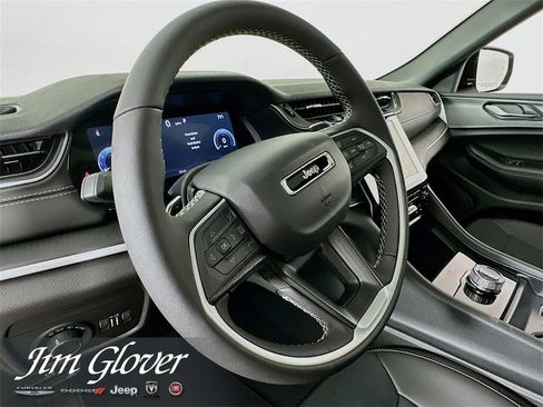 New 2025 Jeep Grand Cherokee Laredo image 34