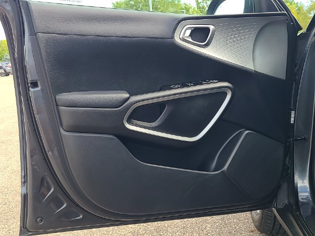 Used 2024 Kia Soul LX w/ LX Technology Package FWD image 11