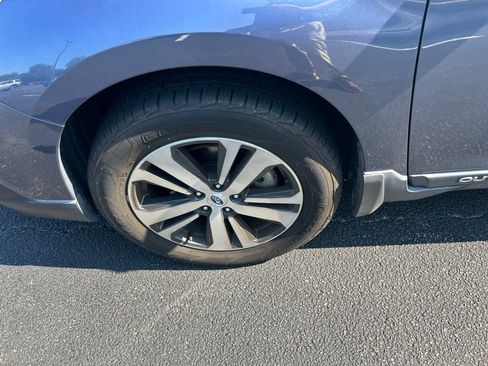 Used 2018 Subaru Outback 2.5i Limited AWD/4WD image 14