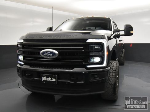 Used 2025 Ford F350 Platinum image 52