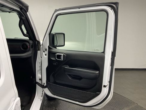 Used 2025 Jeep Wrangler Unlimited Rubicon AWD/4WD image 22