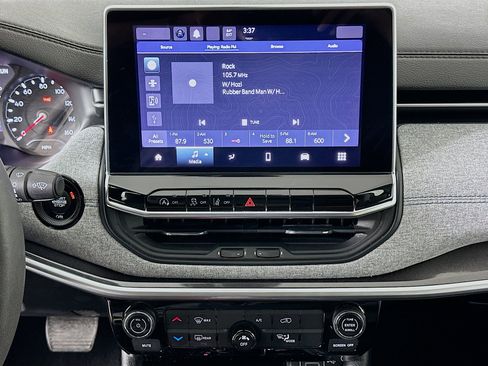 Used 2022 Jeep Compass Latitude image 21