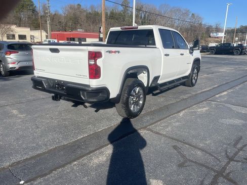 Used 2025 Chevrolet Silverado 2500 Custom w/ Custom Value Package image 5