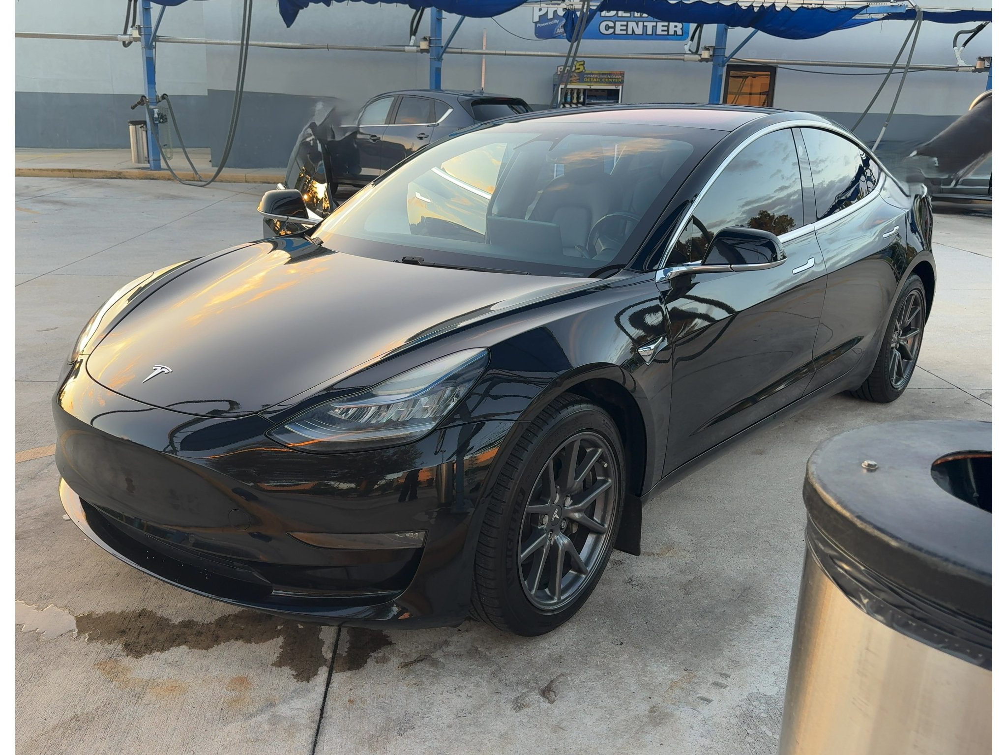 Used 2018 Tesla Model 3 Long Range RWD image 1