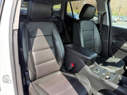 Used 2023 GMC Terrain SLT AWD/4WD image 16