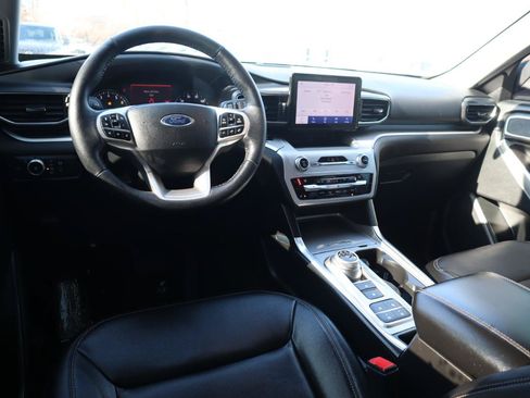 Used 2021 Ford Explorer XLT w/ Equipment Group 202A RWD image 18