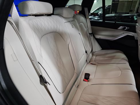 Used 2025 BMW X5 xDrive40i w/ M Sport Package image 12