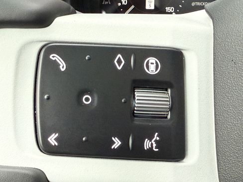 Used 2026 Land Rover Defender 110 X-Dynamic SE AWD/4WD image 24
