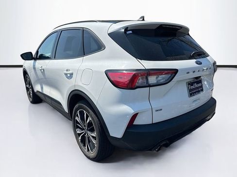 Used 2022 Ford Escape SE w/ SE Sport Appearance Package image 5