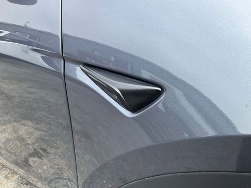 Used 2023 Tesla Model Y 2WD image 82