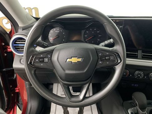 Used 2024 Chevrolet Trax LS w/ LS Convenience Package FWD image 14