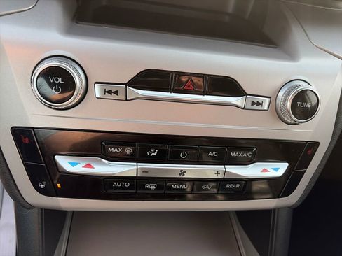 Used 2023 Ford Explorer XLT w/ Equipment Group 202A image 21