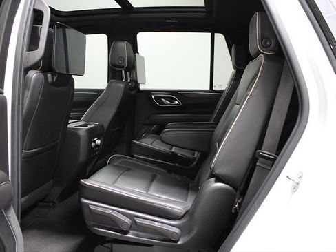 Used 2022 GMC Yukon SLT w/ SLT Premium Package image 14