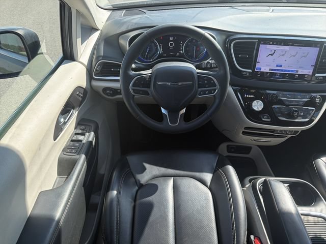 Used 2023 Chrysler Pacifica Touring-L FWD image 27