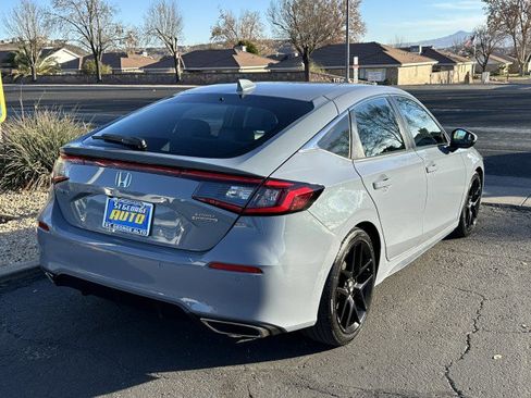 Used 2022 Honda Civic Sport Touring image 3