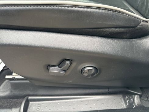 Used 2025 Chrysler Pacifica Limited image 19