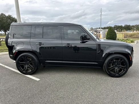 Used 2025 Land Rover Defender 110 V8 image 6